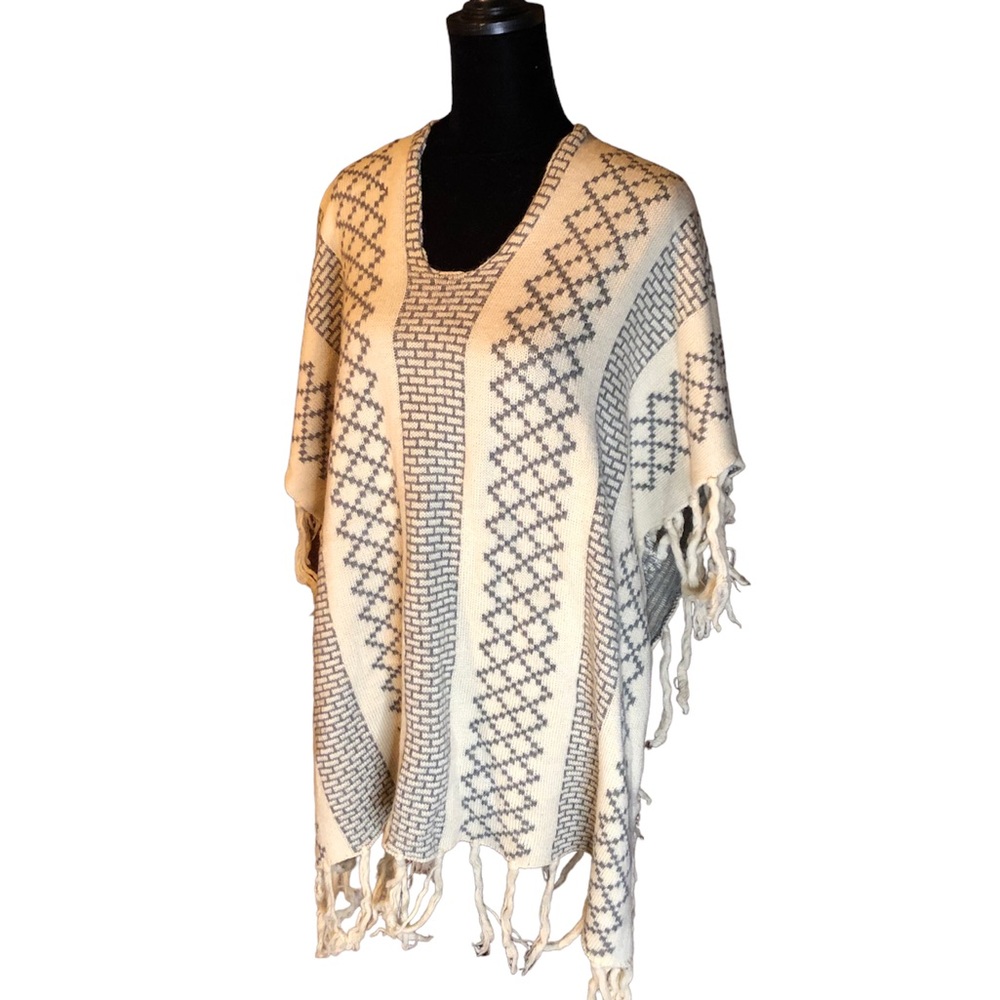 Monteau Fringed Poncho Sz L